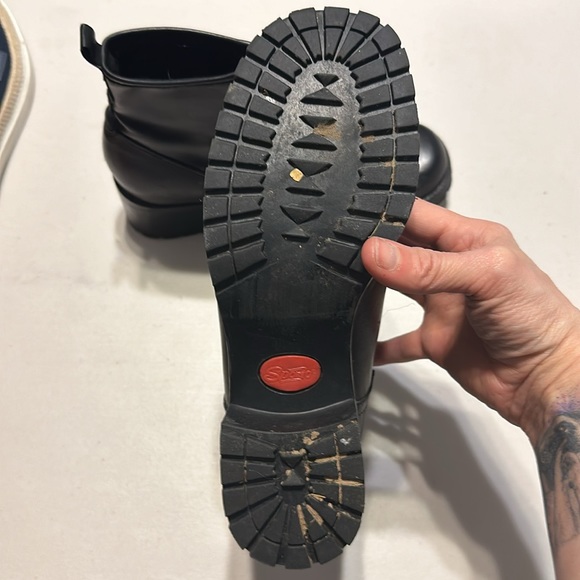 Boots - Picture 3 of 5